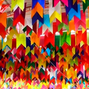 Festa Junina, Bandeirinha de seda100 metros.